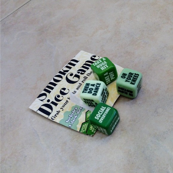 Smokin' Dice Game - Picture 5 of 5